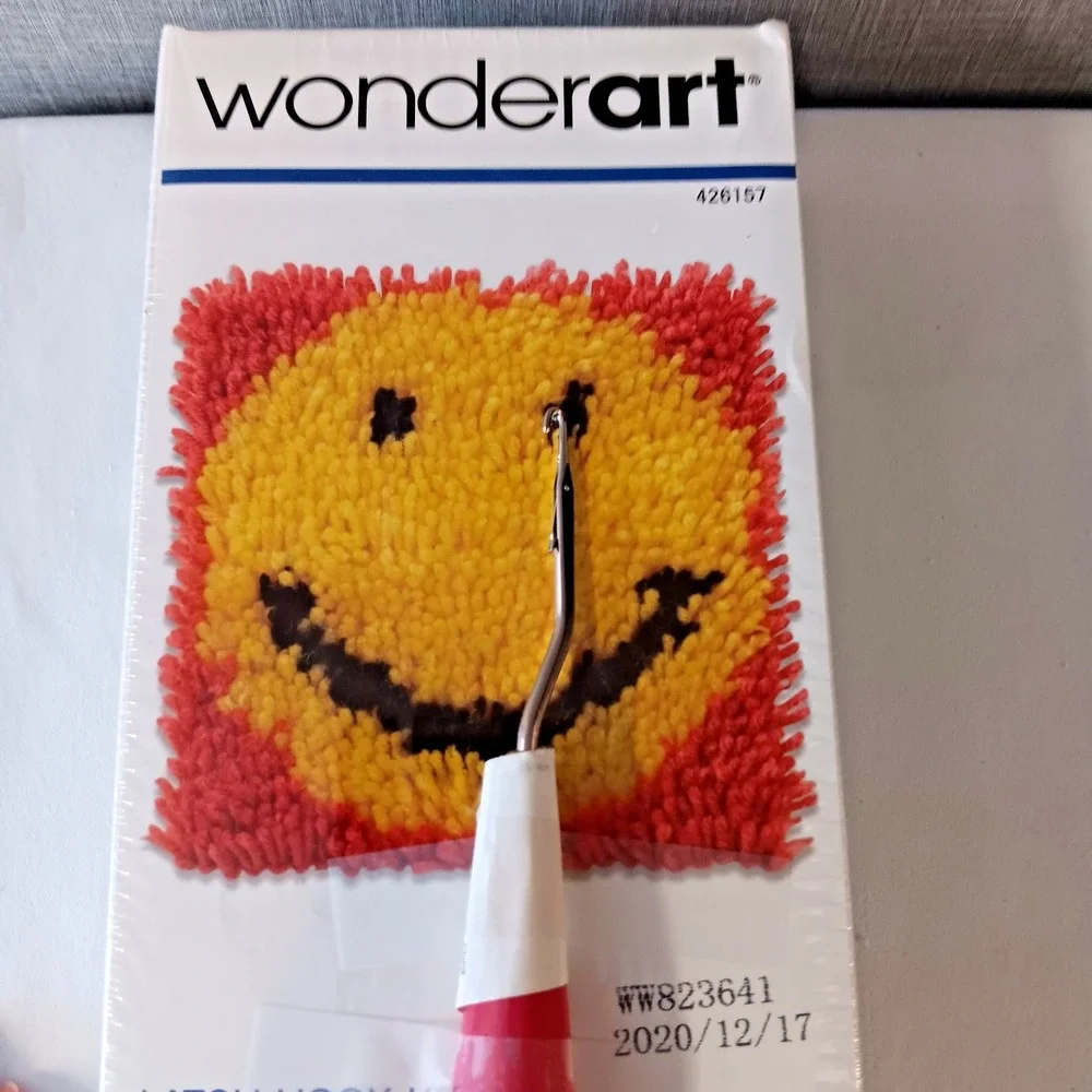 WonderArt Smiley Face Latch Hook Kit‎ 8x8 New Beginner DIY Craft Retro Hippie